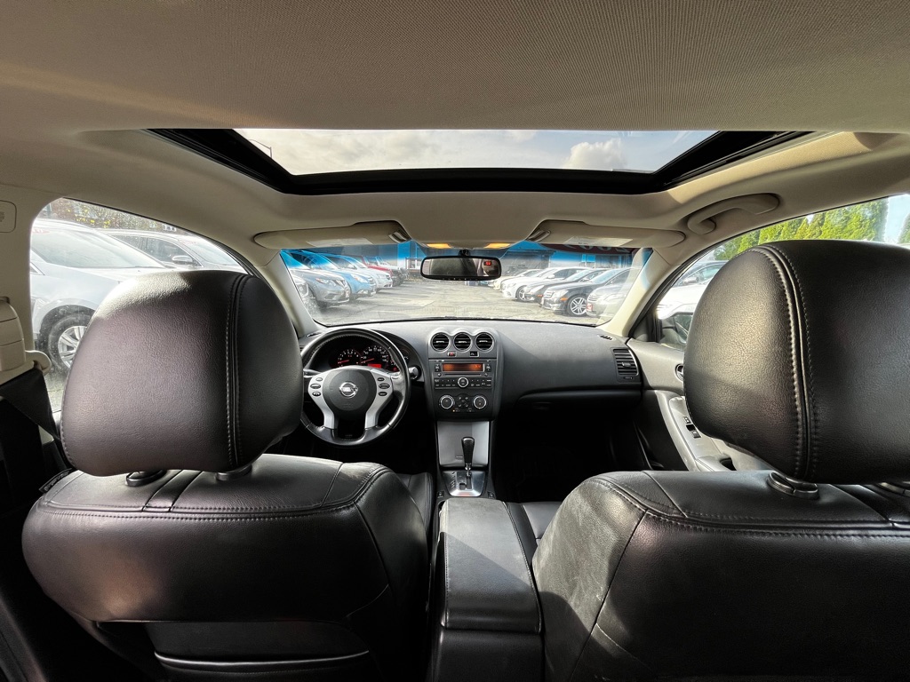 Photo 11 of this NISSAN ALTIMA