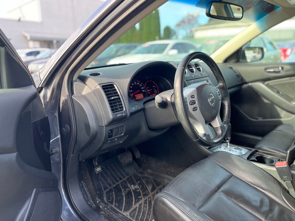Photo 8 of this NISSAN ALTIMA