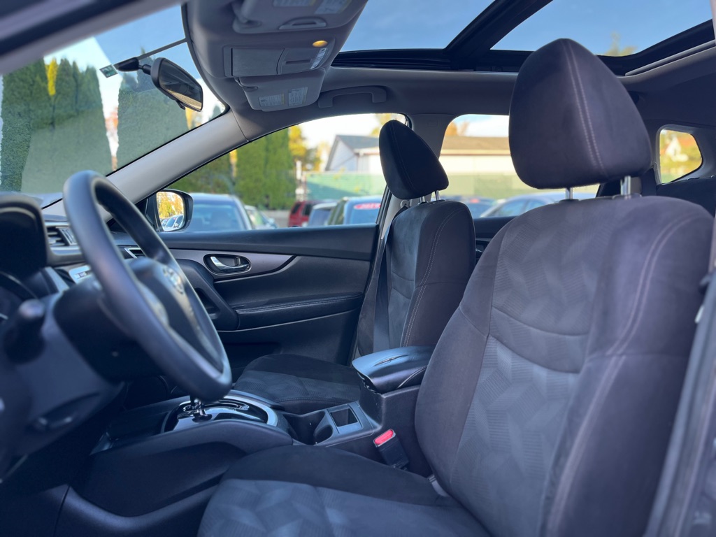 Photo 9 of this NISSAN ROGUE