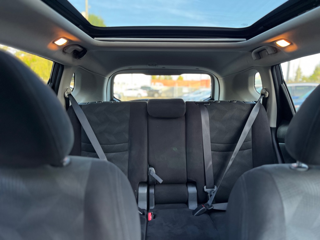 Photo 16 of this NISSAN ROGUE