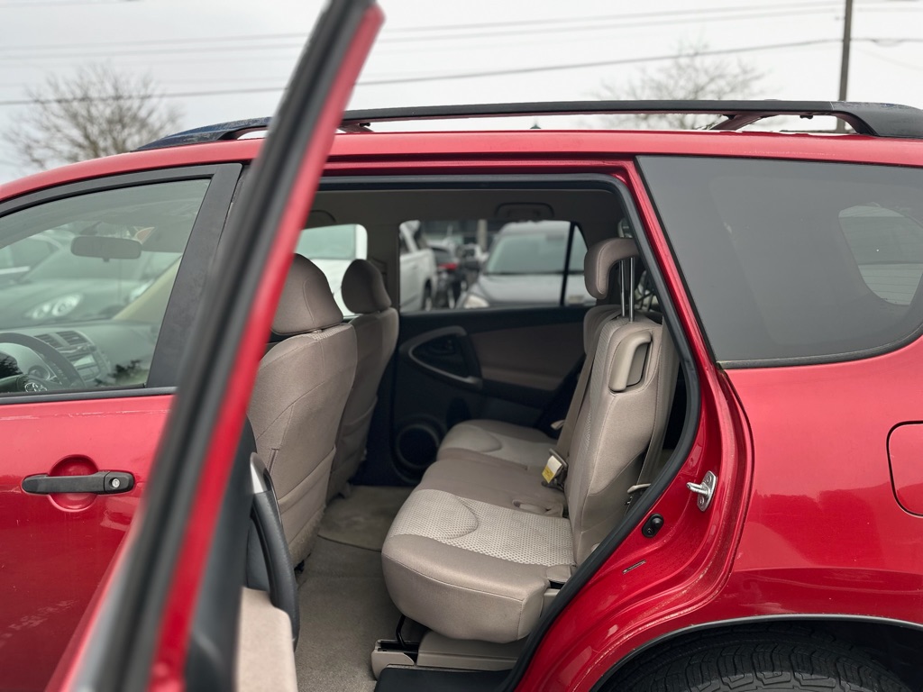 Photo 18 of this TOYOTA RAV4