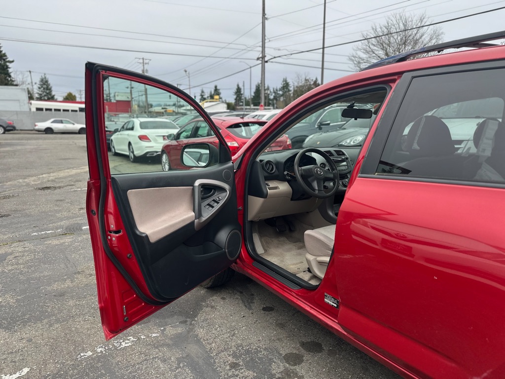 Photo 10 of this TOYOTA RAV4