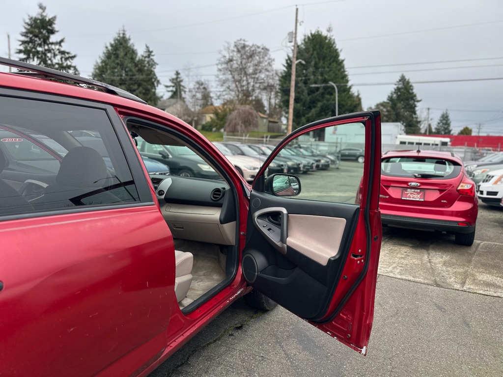 Photo 12 of this TOYOTA RAV4