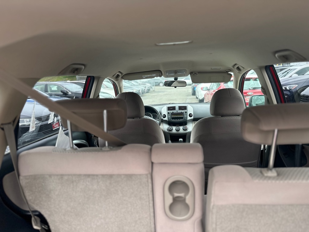 Photo 8 of this TOYOTA RAV4