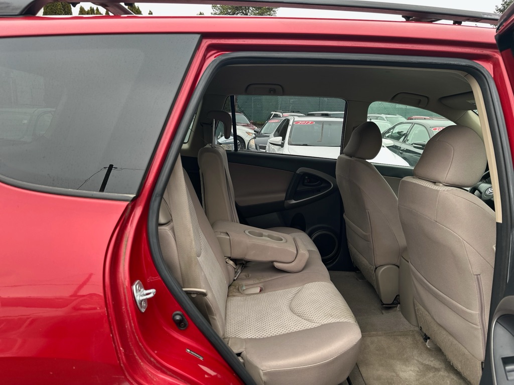 Photo 15 of this TOYOTA RAV4