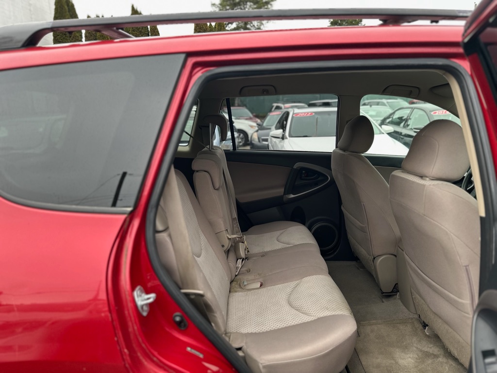 Photo 16 of this TOYOTA RAV4