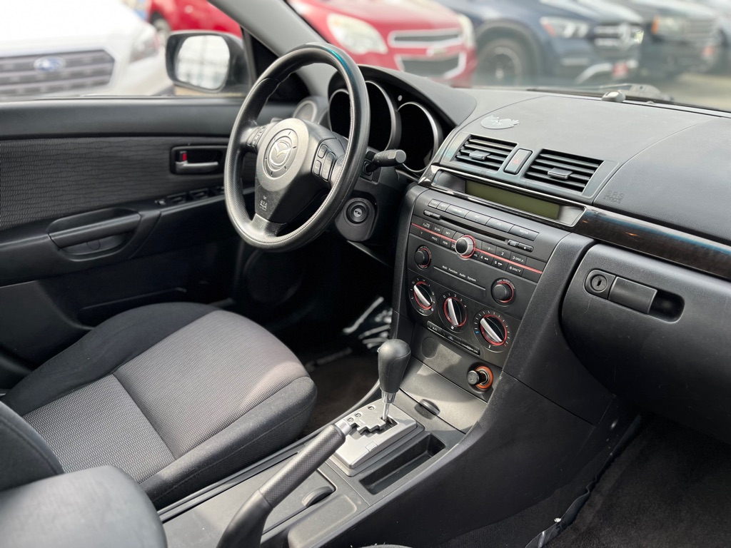 Photo 16 of this MAZDA MAZDA3