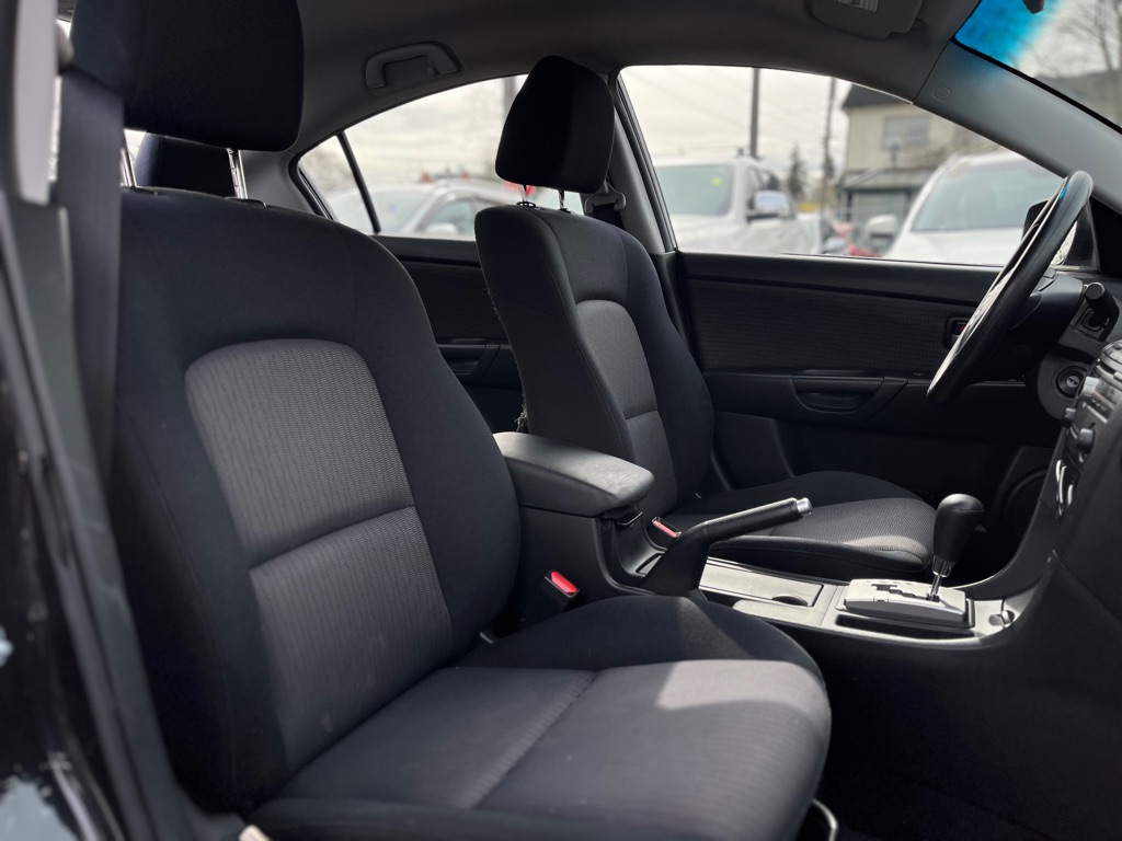 Photo 15 of this MAZDA MAZDA3