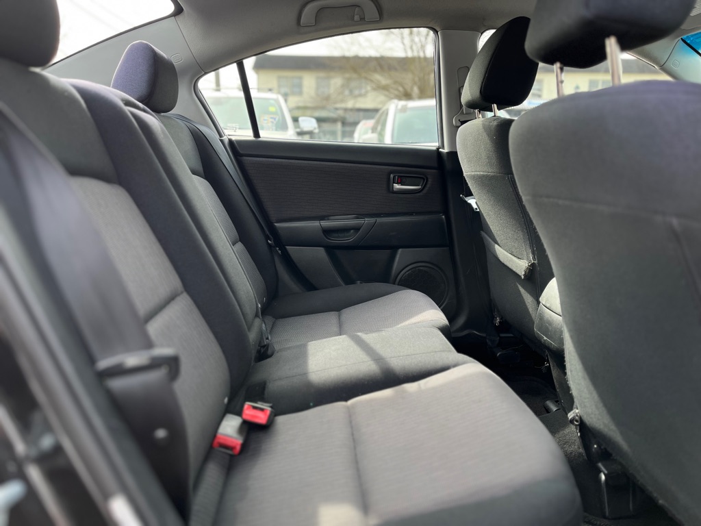 Photo 18 of this MAZDA MAZDA3