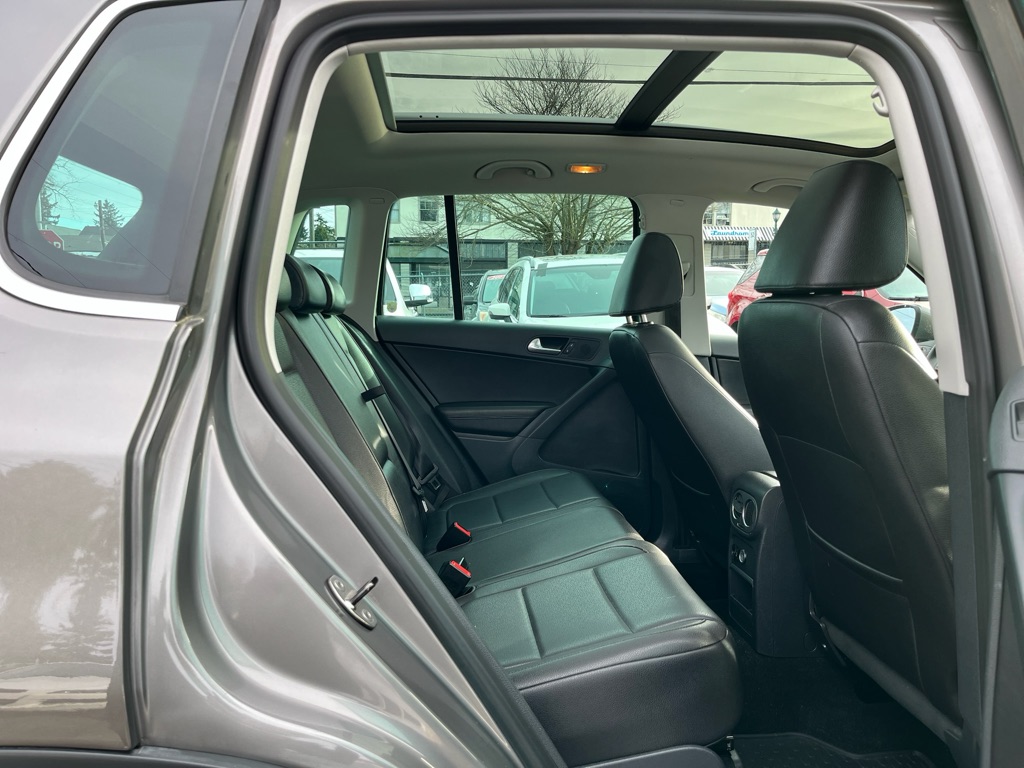 Photo 18 of this VOLKSWAGEN TIGUAN