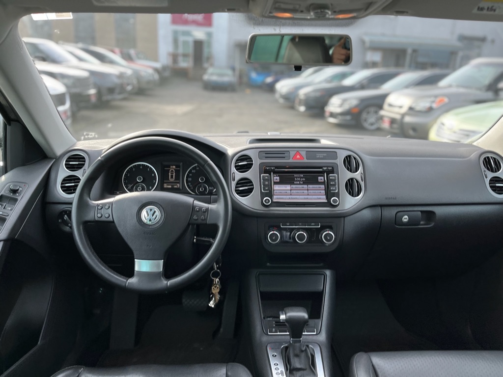 Photo 14 of this VOLKSWAGEN TIGUAN