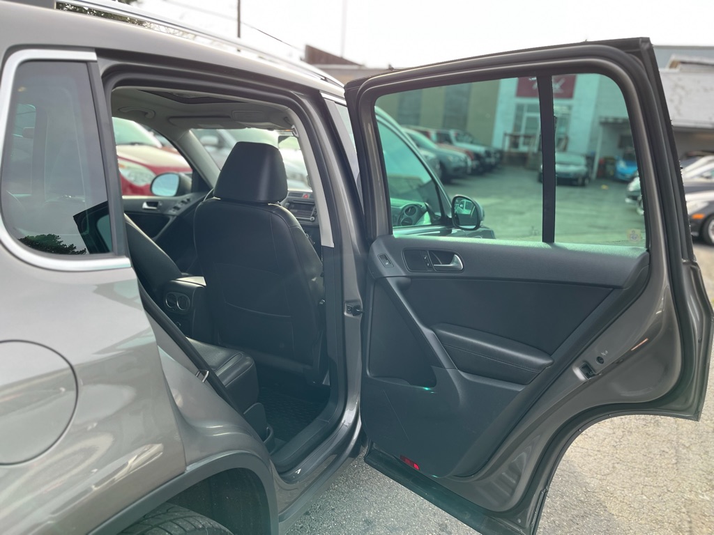 Photo 17 of this VOLKSWAGEN TIGUAN