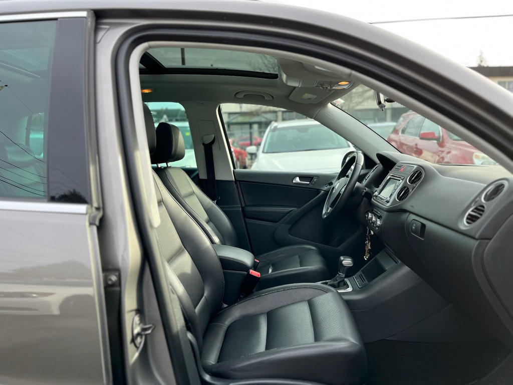 Photo 16 of this VOLKSWAGEN TIGUAN