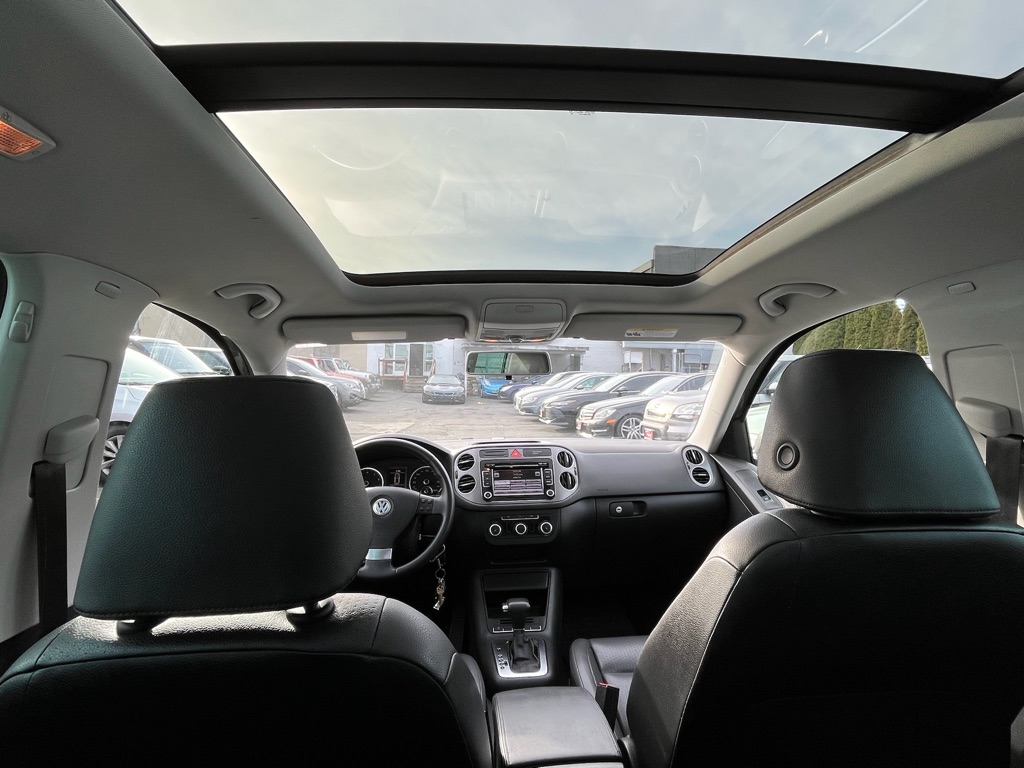 Photo 13 of this VOLKSWAGEN TIGUAN