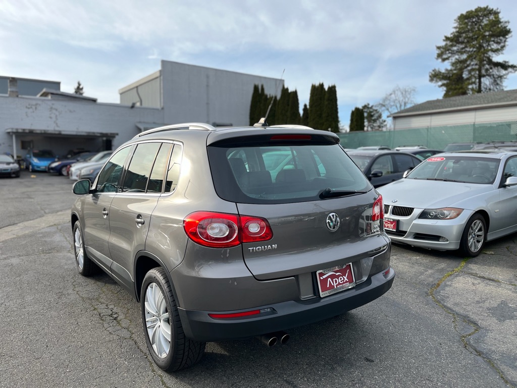 Photo 4 of this VOLKSWAGEN TIGUAN