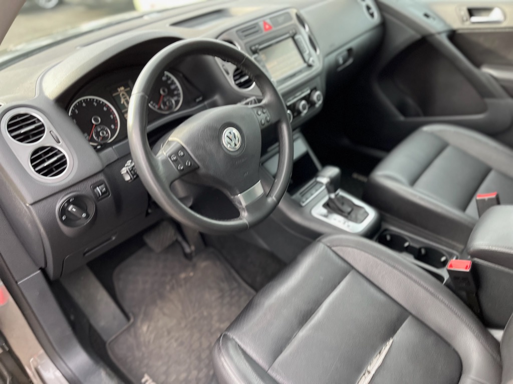 Photo 10 of this VOLKSWAGEN TIGUAN
