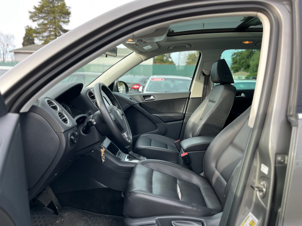 Photo 9 of this VOLKSWAGEN TIGUAN