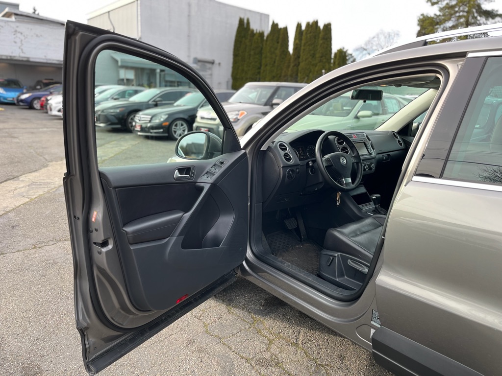 Photo 8 of this VOLKSWAGEN TIGUAN