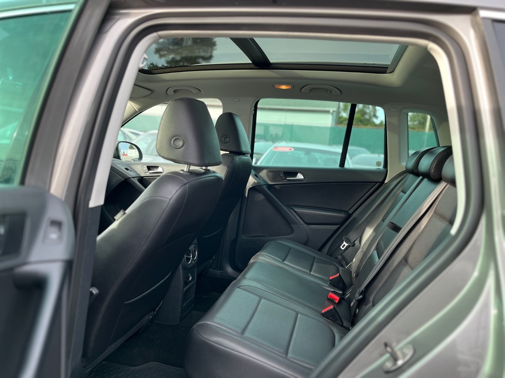 Photo 12 of this VOLKSWAGEN TIGUAN