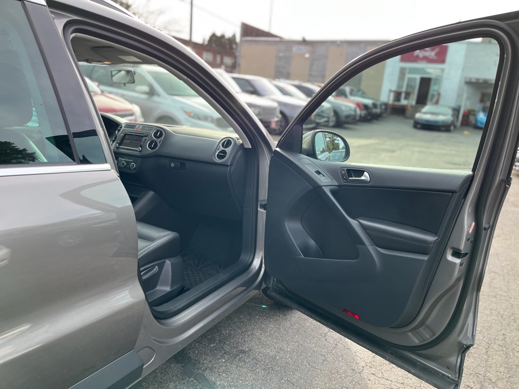 Photo 15 of this VOLKSWAGEN TIGUAN