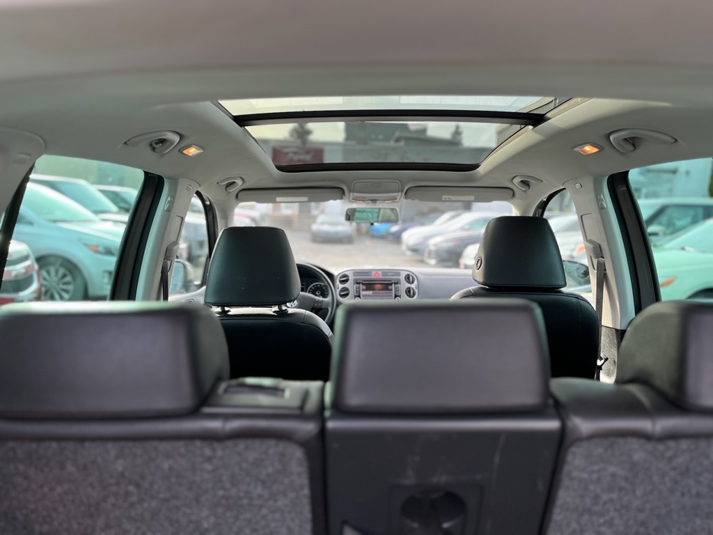 Photo 7 of this VOLKSWAGEN TIGUAN