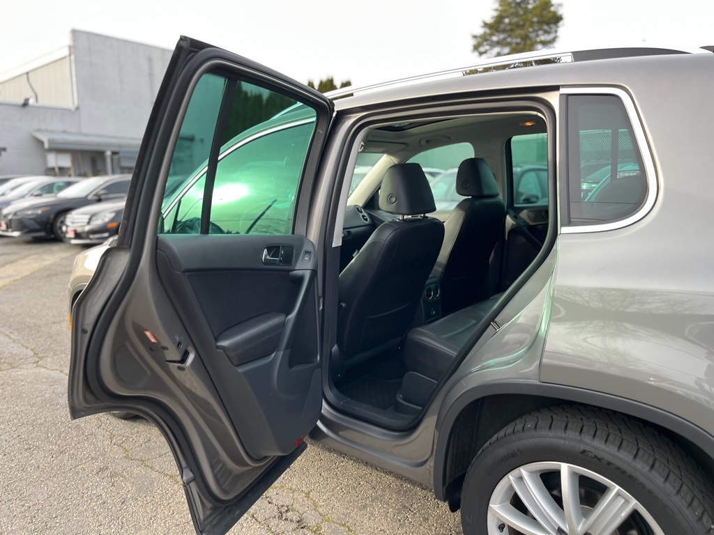Photo 11 of this VOLKSWAGEN TIGUAN