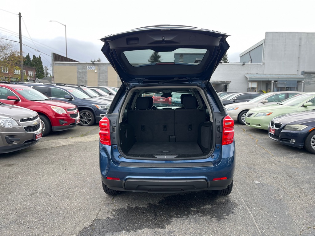 Photo 7 of this CHEVROLET EQUINOX
