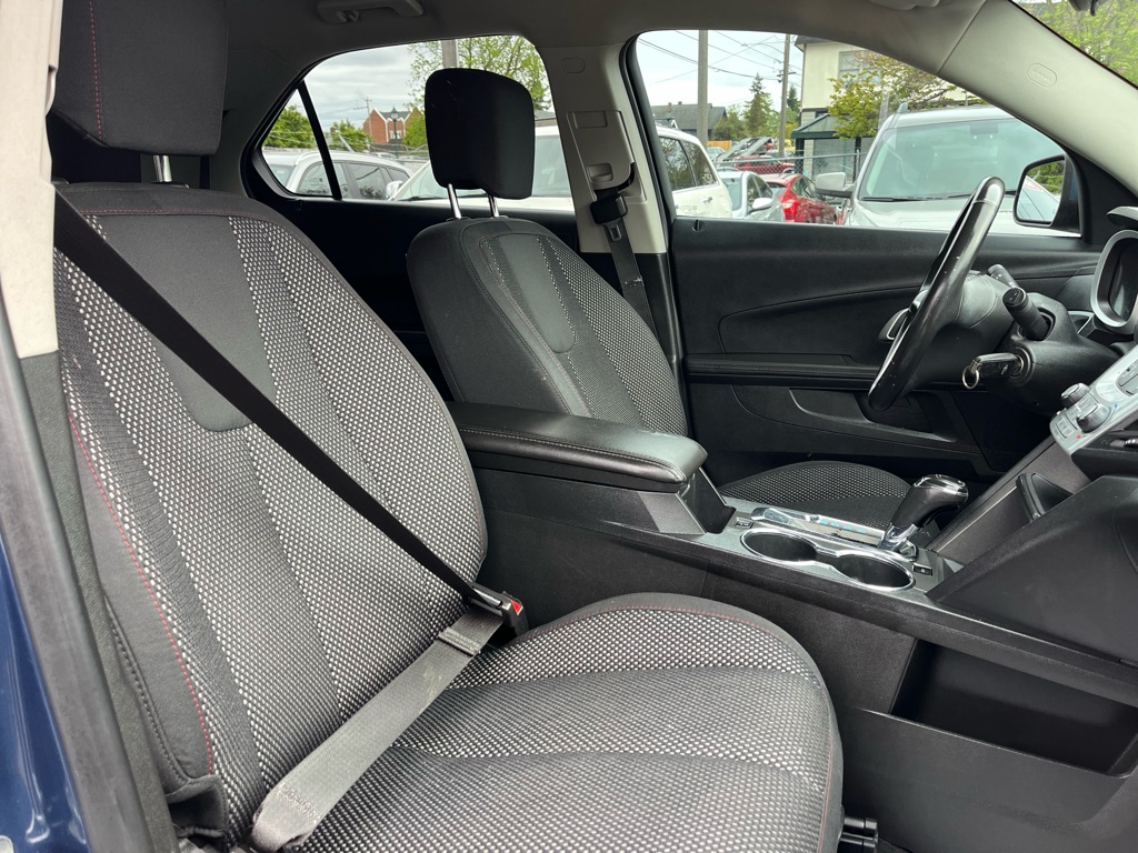 Photo 16 of this CHEVROLET EQUINOX