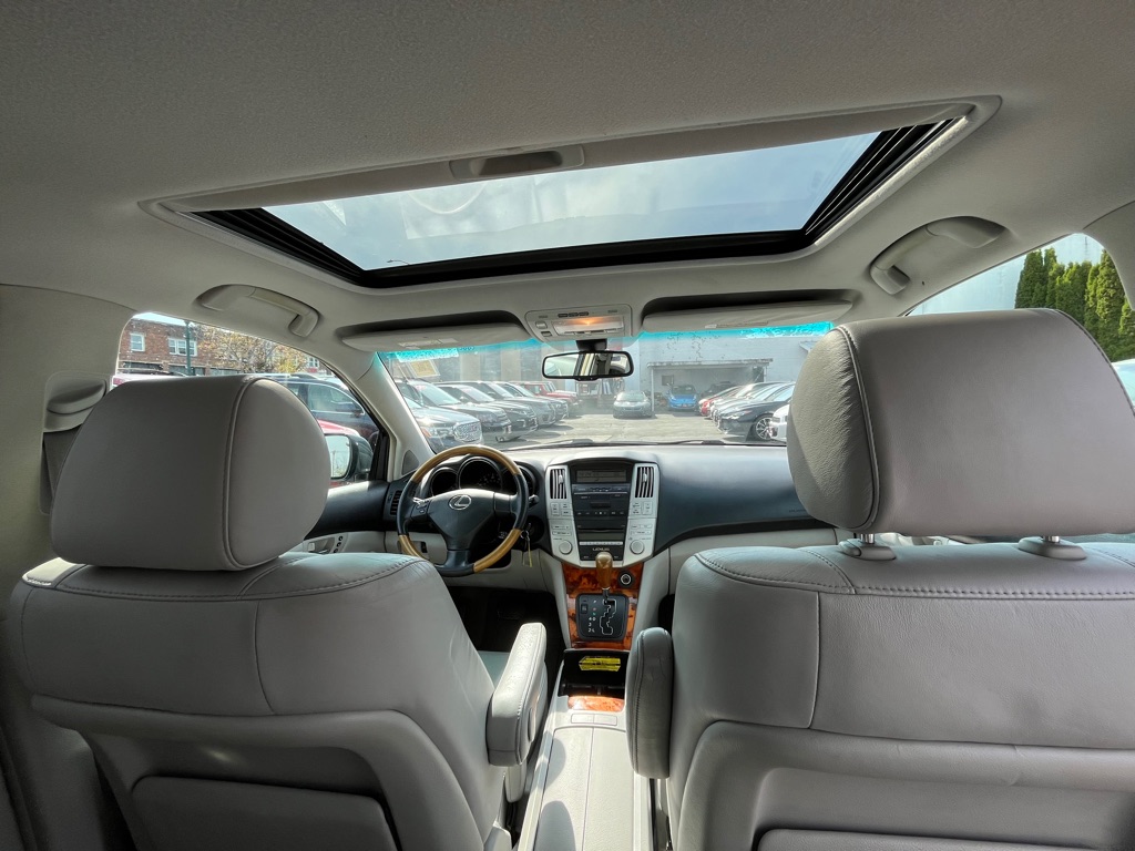 Photo 18 of this LEXUS RX 350