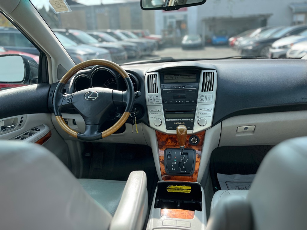 Photo 17 of this LEXUS RX 350