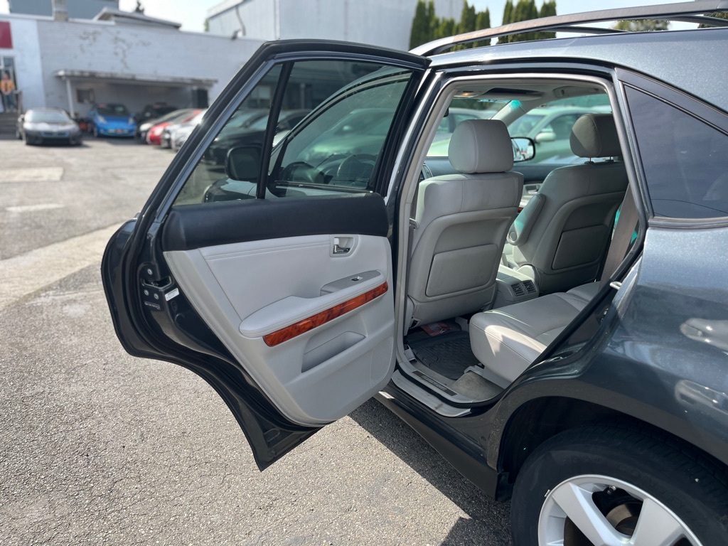 Photo 10 of this LEXUS RX 350
