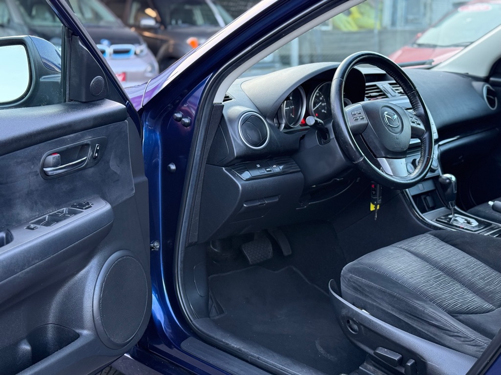 Photo 8 of this MAZDA MAZDA6