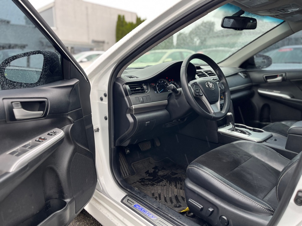 Photo 8 of this TOYOTA CAMRY