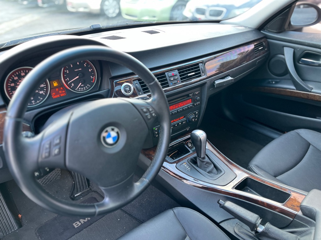 Photo 10 of this BMW 3 SERIES