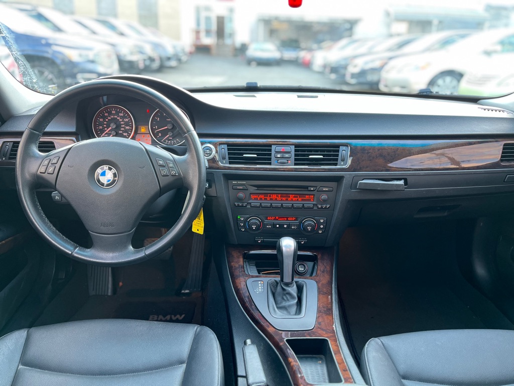 Photo 13 of this BMW 3 SERIES