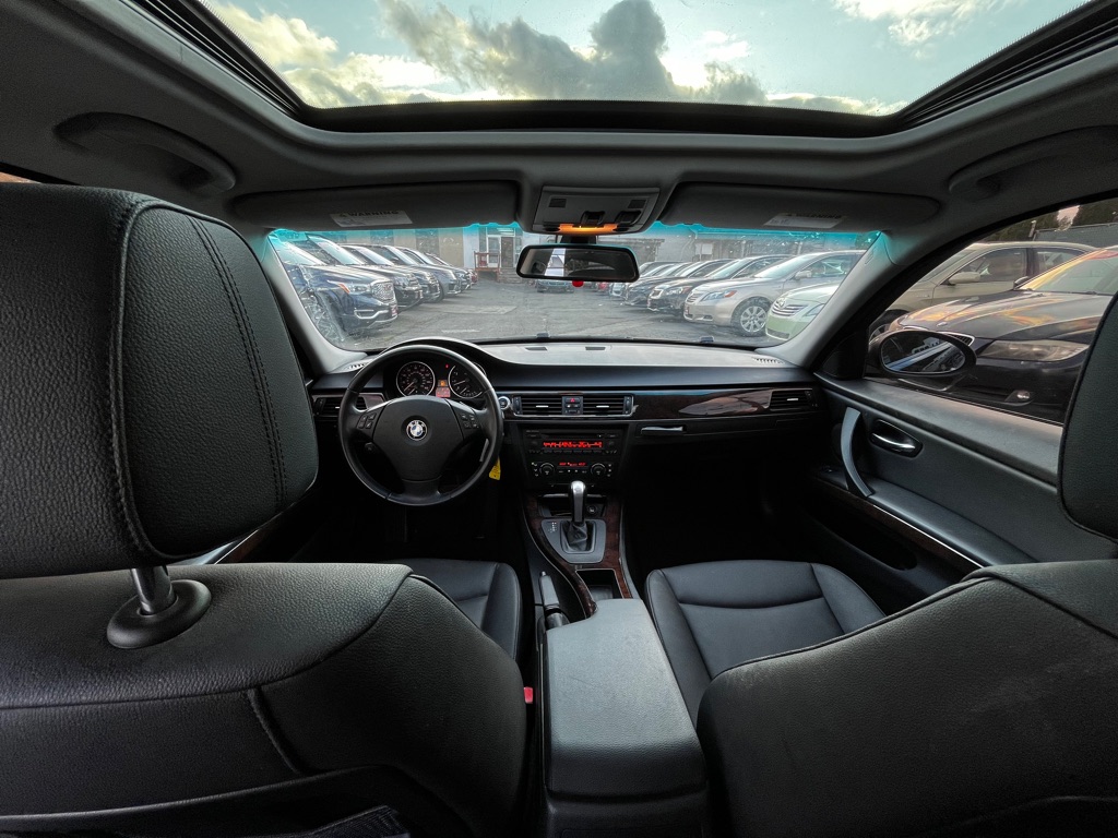 Photo 12 of this BMW 3 SERIES