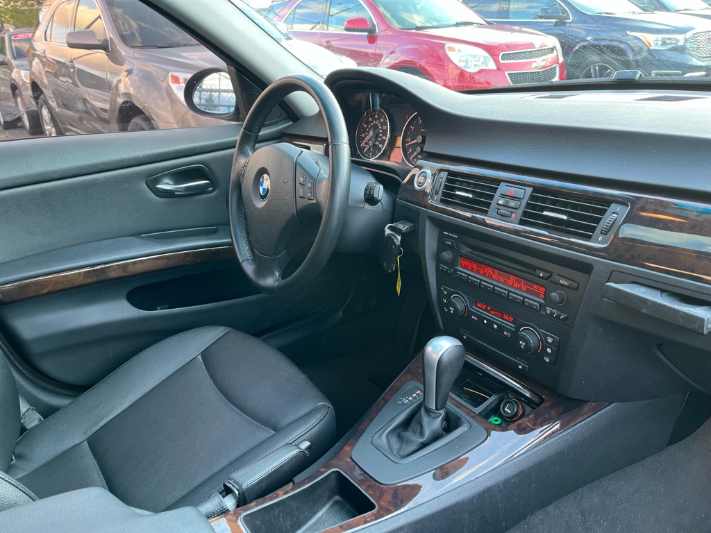 Photo 16 of this BMW 3 SERIES