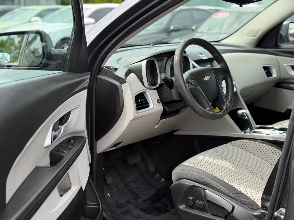 Photo 9 of this CHEVROLET EQUINOX