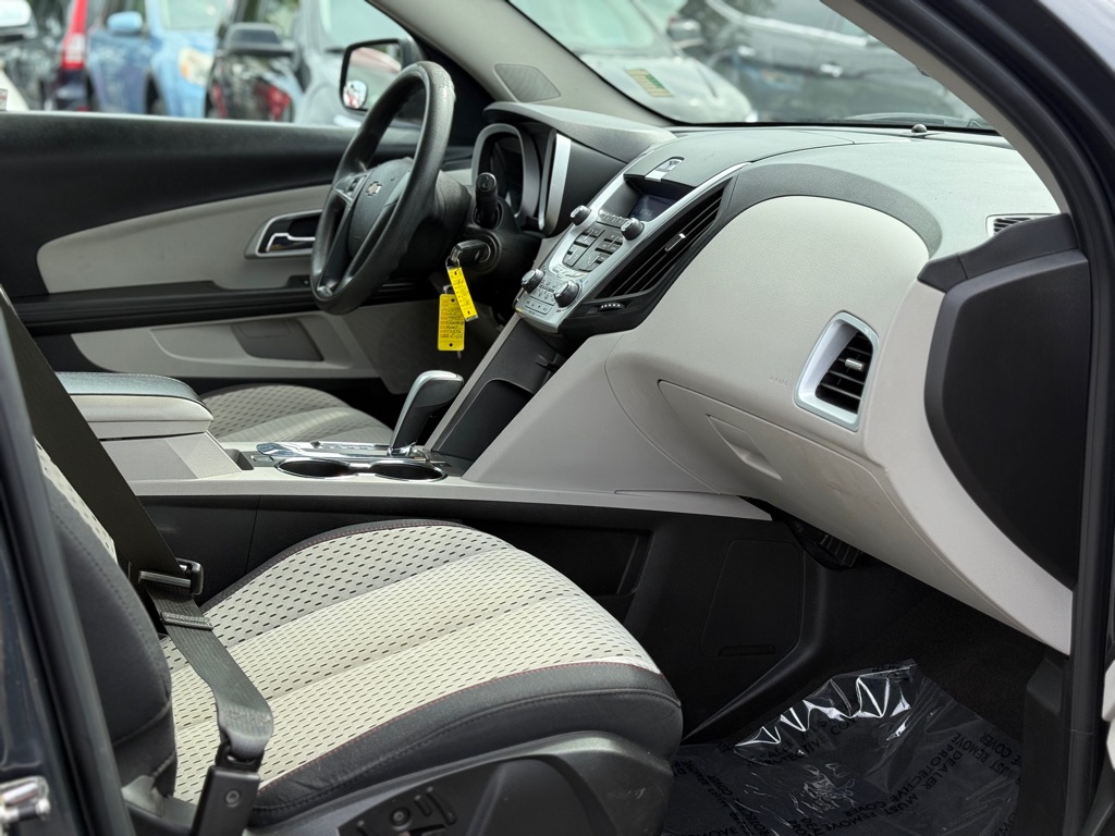 Photo 15 of this CHEVROLET EQUINOX
