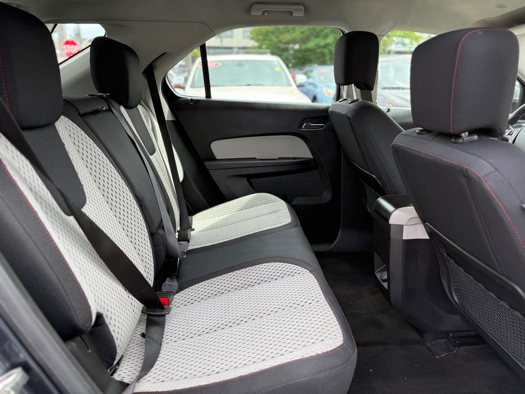 Photo 19 of this CHEVROLET EQUINOX