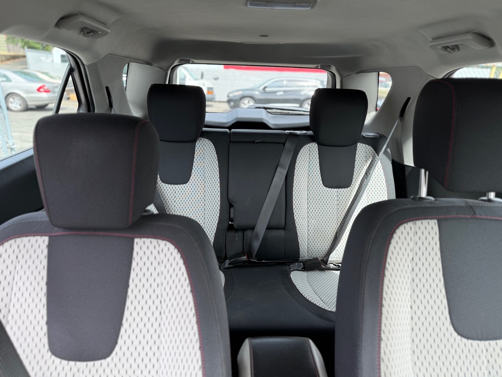 Photo 18 of this CHEVROLET EQUINOX