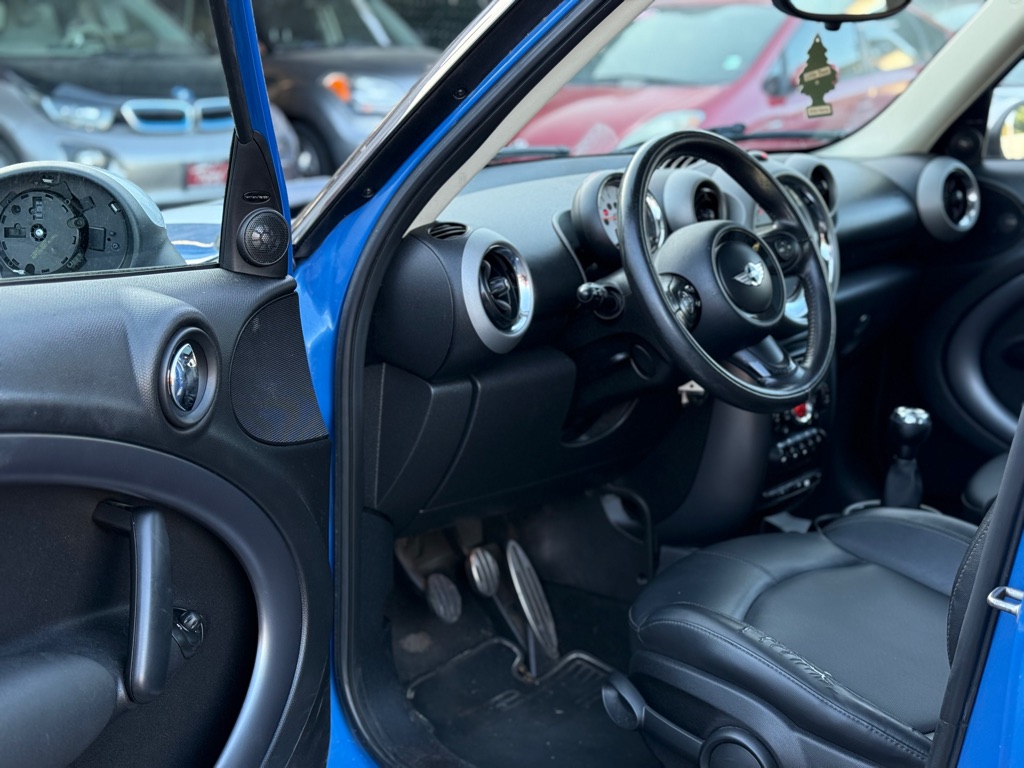 Photo 9 of this MINI COOPER COUNTRYM