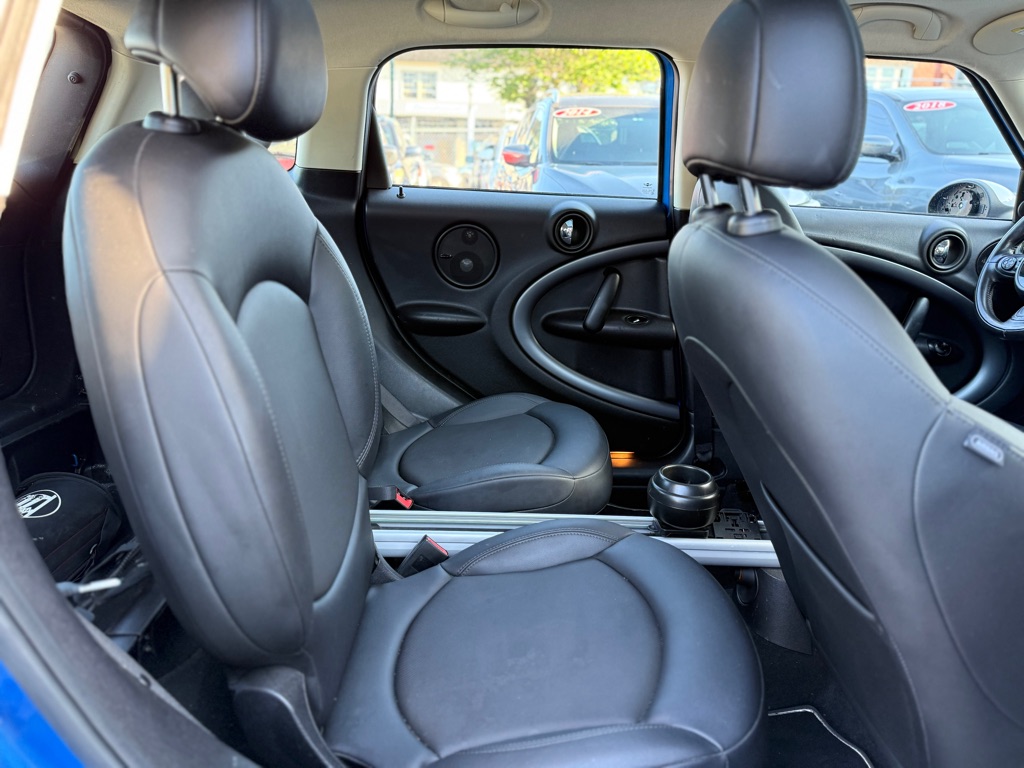Photo 19 of this MINI COOPER COUNTRYM
