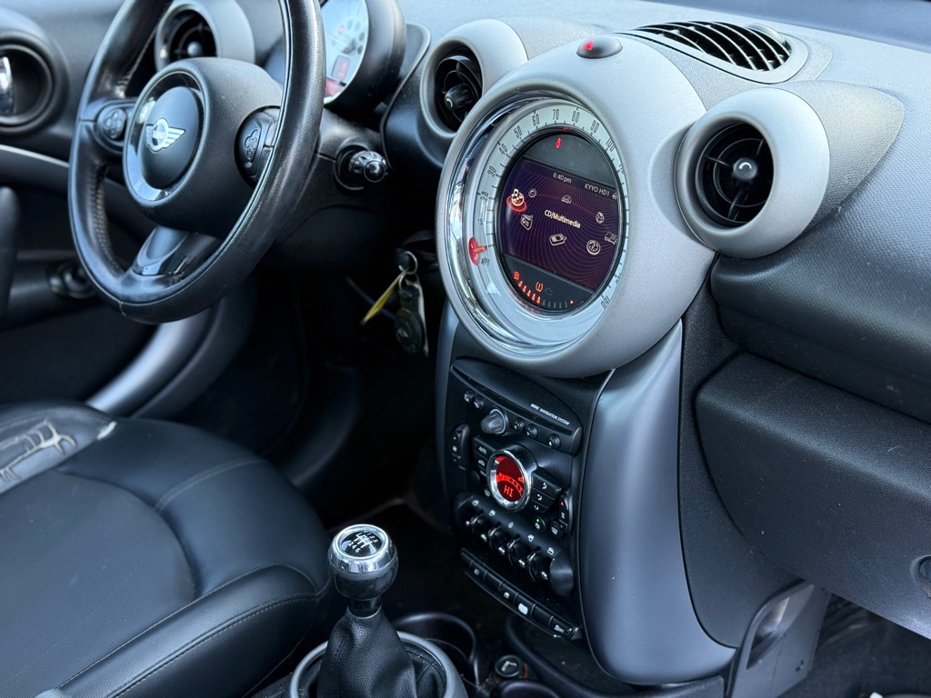 Photo 17 of this MINI COOPER COUNTRYM