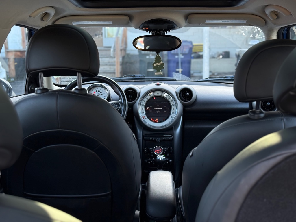Photo 8 of this MINI COOPER COUNTRYM