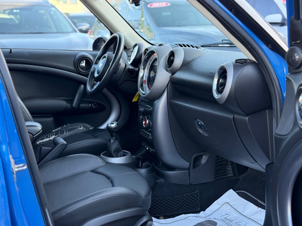 Photo 15 of this MINI COOPER COUNTRYM