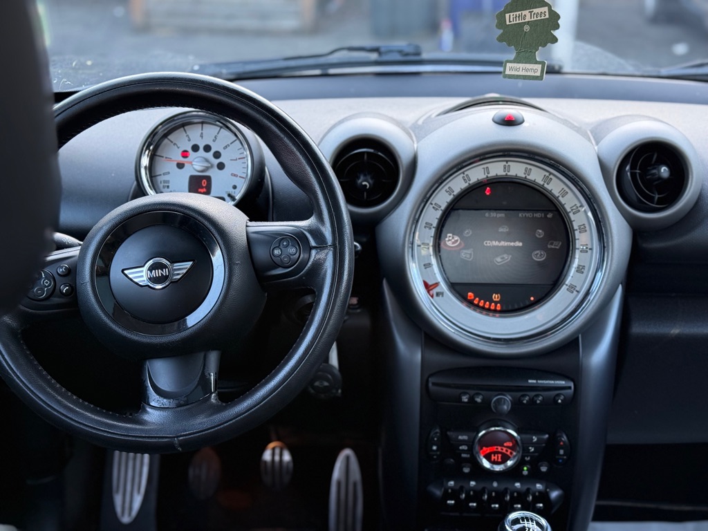 Photo 14 of this MINI COOPER COUNTRYM