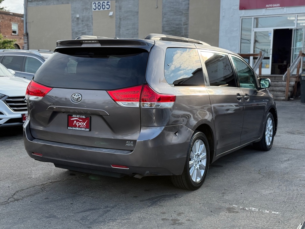 Photo 4 of this TOYOTA SIENNA
