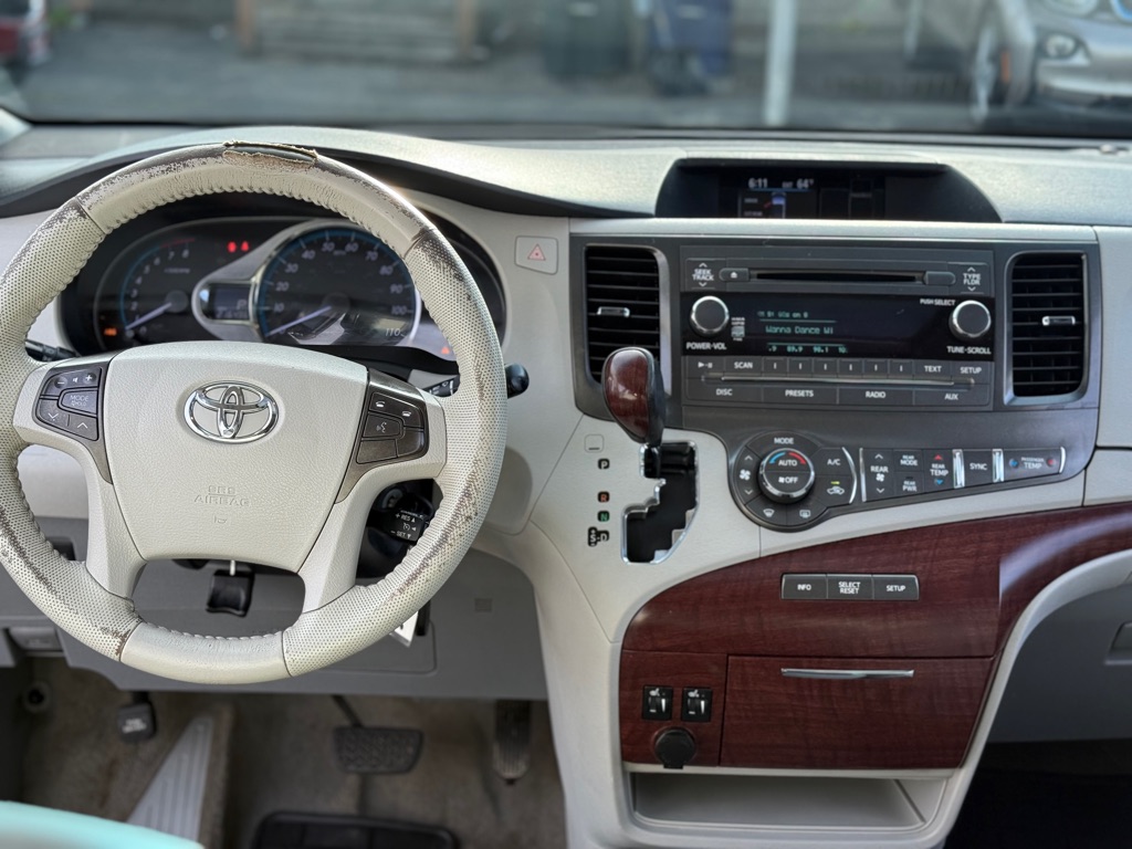 Photo 15 of this TOYOTA SIENNA