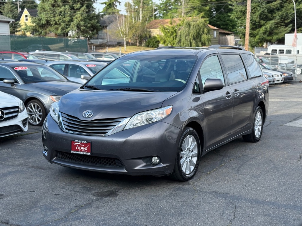 2013 TOYOTA SIENNA